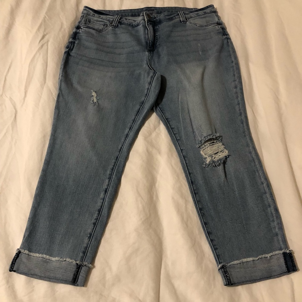 Kut From the Kloth Cuffed Distressed Light Wash Size 16W Capris Jeans